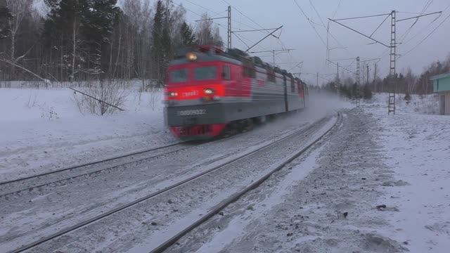 Грузовые поезда России зимой на скорости в Сибири | Железная дорога смотреть онлайн