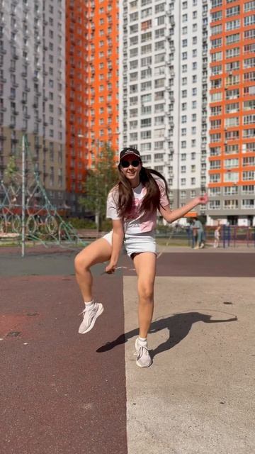 Мне в кайф) а ваши комменты: про возраст, вес, ноги и прочее, не волнуют) #скакалка #прыжки смотреть онлайн