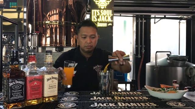 "shadow" Jack Daniel's Honey short and simple cocktail - (orange) смотреть онлайн