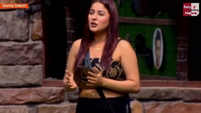 Bigg Boss 13 : BIG TWIST In Report Card Task, Shenaz & Aarti GIVES Black Ring To This Boy | BB 13 смотреть онлайн
