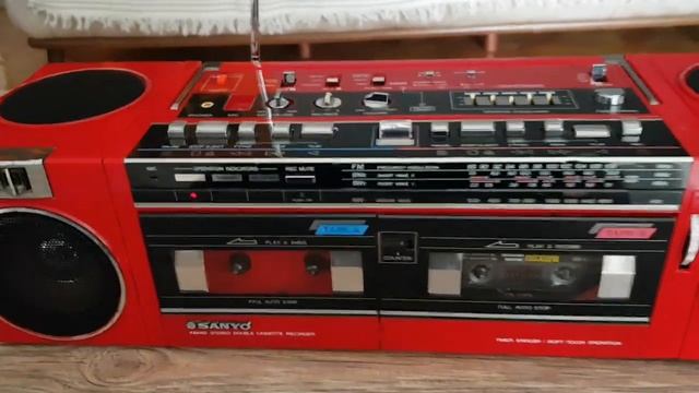 SANYO M-W24K VINTAGE RED 80'S BOOMBOX JAPAN DOUBLE CASSETTE RADIO смотреть онлайн
