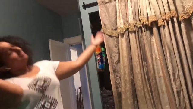 HOW YOU FEEL WHEN YOU WEAR AIRPODS VS. HOW YOU ACTUALLY LOOK смотреть онлайн