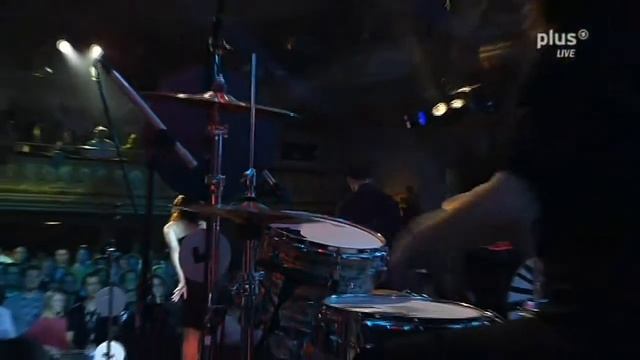 14 Force of Nature - Lenka live at New Pop Festival смотреть онлайн