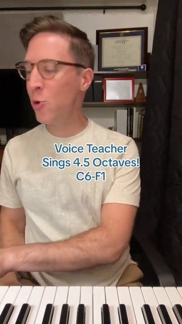 Voice Teacher Demos a 4.5 Octave Range! смотреть онлайн