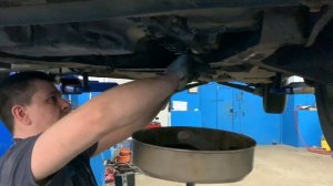 Замена правого сальника акпп и патрубка интеркулера на дизельном Вольво хс60.