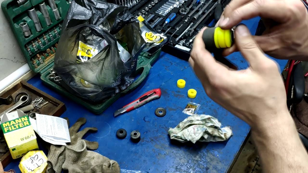 Замена стоек переднего стабилизатора Тойота Ленд Крузер 100 смотреть онлайн