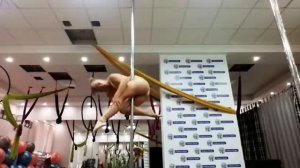 Шпагат для продвинутого уровня на пилоне Pole Dance Tutorial