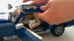 Марк и ремонт сломанных маленьких и больших автомобилей