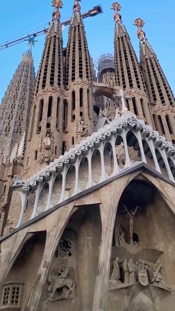 #barcelona #spain #españa #travel #sagradafamilia #share #shorts #short #jesus #relax #viral #info смотреть онлайн