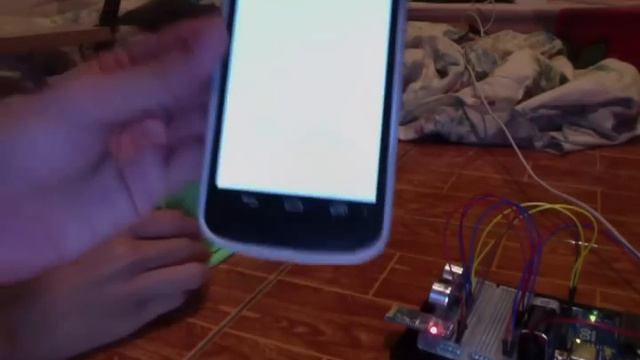 Arduino Ultrasonic Sensor + Android via Bluetooth (Amarino Toolkit) смотреть онлайн