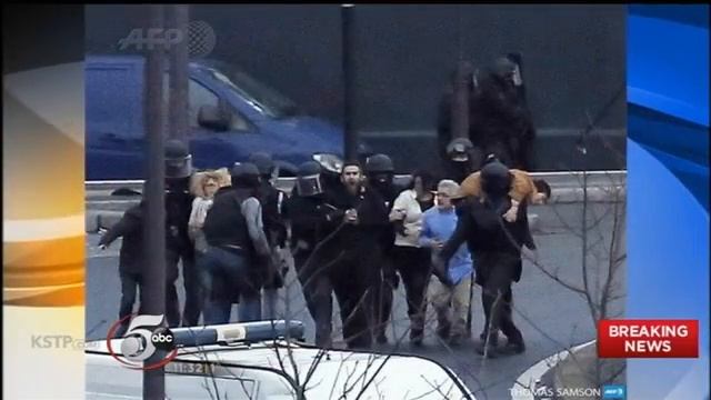 2 Charlie Hebdo Suspects Killed, Hostage Freed смотреть онлайн