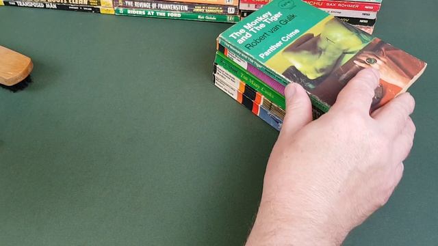 Unintentional ASMR - Cleaning The Collection - Part 24 - Panther Books - Part 2! смотреть онлайн