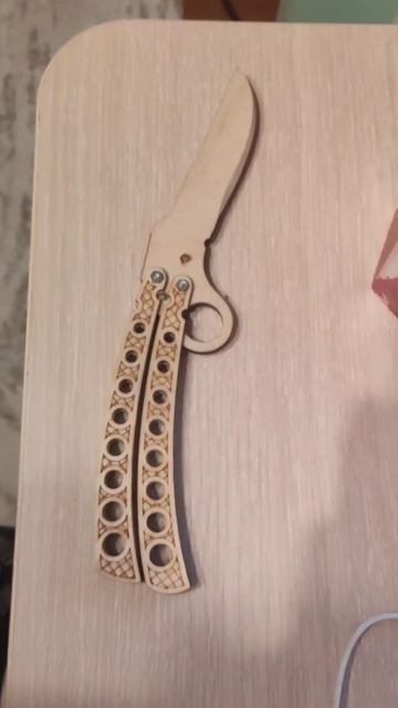 игрушечная деревянная нож-бабочка toy wooden butterfly knife смотреть онлайн