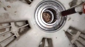 как смазать подшипник с железным пыльником не разбирая его