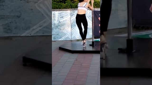 В Омске 12.07.19.зажигает девушки возле иртыша. Ставим лайк смотреть онлайн