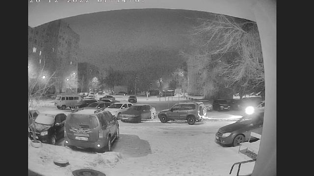 Авто на автозапуске протаранило две машины смотреть онлайн