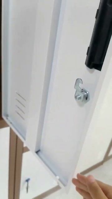 3 door locker смотреть онлайн