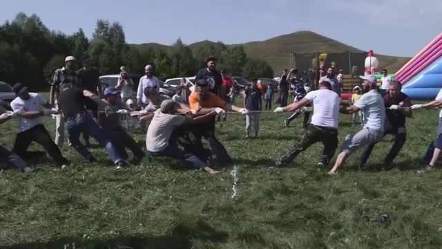 Общественный мусульманский пикник в честь праздника Курбан Байрам в городе Ишимбай (2020) смотреть онлайн