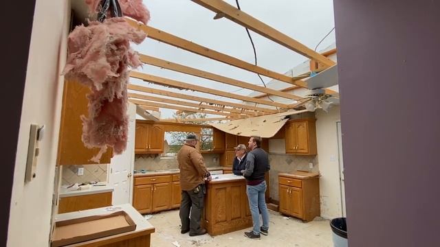 They Saw The Tornado Outside Their Window Moments Before It Destroyed Their Home In Cameron, Mo. смотреть онлайн