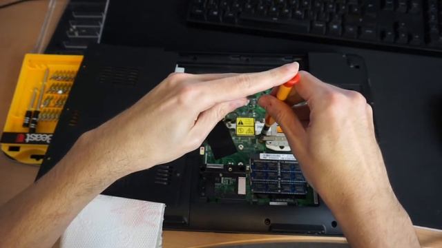 Notebook Lüfter reparieren? Fujitsu Lifebook A530 reparieren - Anleitung bei thermischen Problemen смотреть онлайн