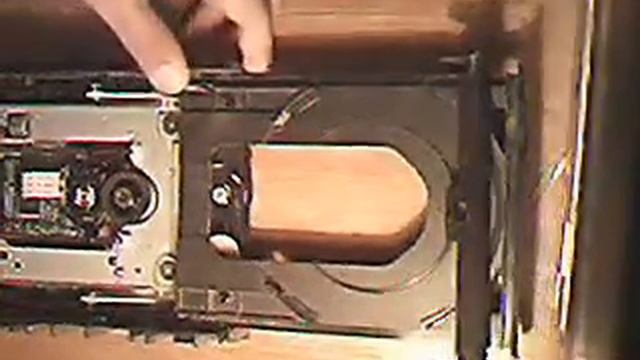 Repairing CD-ROM or DVD-ROM смотреть онлайн