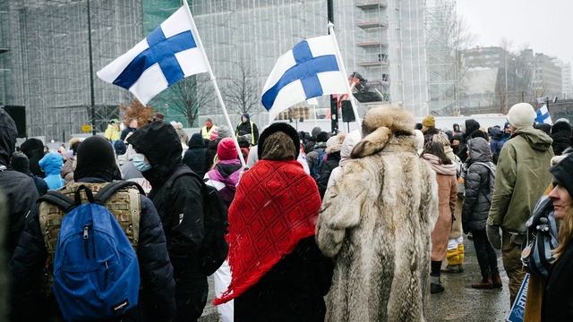 ВЕСЬ МИР В ШОКЕ! ГОЛОДНЫЕ ФИННЫ БРОСАЮТ СВОИ ДОМА И ГОТОВЫ БЕЖАТЬ ИЗ СТРАНЫ! смотреть онлайн