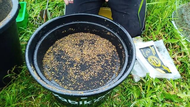 Река Десна; ловят на фидер Алексей и Вадим смотреть онлайн