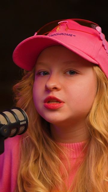 НУЖНЫ ЛИ СУБТИТРЫ В ФИЛЬМЕ? 🤔👇 #new #тренды #шоу #кино #интервью #шортс #втопы смотреть онлайн