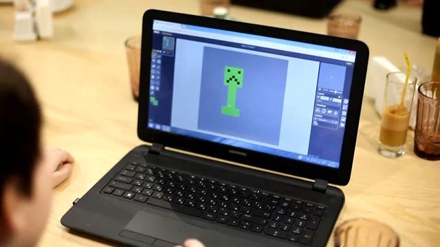 Интеллектуальный IT-воркшоп Codologia на детском празднике в кафе смотреть онлайн