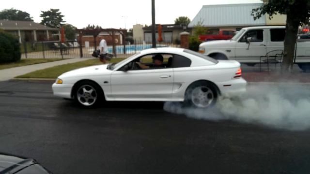 Nigh Parking Lot Burnout смотреть онлайн