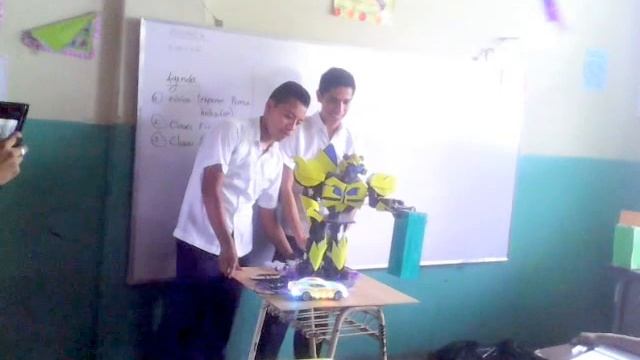 Robot Hidrahulico (Principio de Pascal) смотреть онлайн