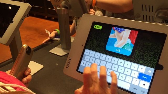 2015 - Oct 11th - Disney Springs - Phone a plooooooo Zaaaa смотреть онлайн