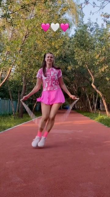 Тренд со спортивными юбками #скакалка #тренд #jumprope #skipping #скиппинг #скиппинг #топ смотреть онлайн