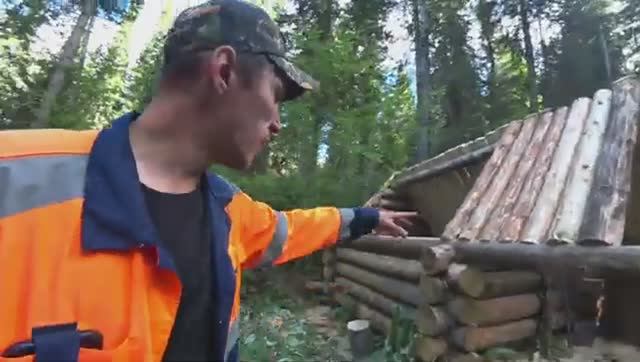 СТРОЮ ЛЕСНУЮ ИЗБУ ИЗ ВЕТРОВАЛА. РАБОТА ПРЁТ, ДЕВУШКА-ОПЕРАТОР. ЖИЗНЬ В ТАЙГЕ, УТЕПЛЯЕМ СТЕНЫ. смотреть онлайн