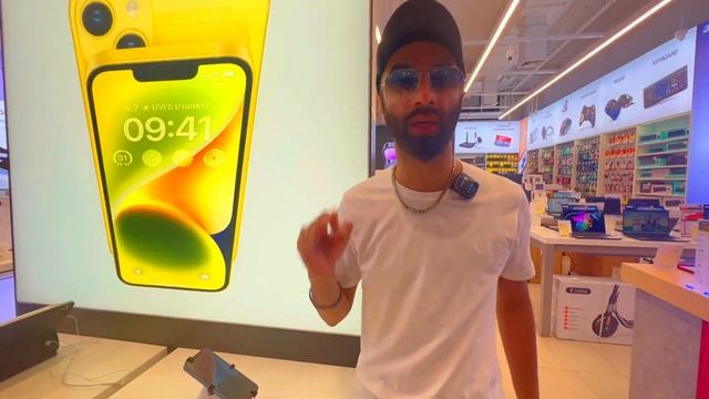PATTAYA HAS CHEAPER IPHONE MAC BOOK || APPLE PRODUCTS IN PATTAYA || PATTAYA BEST PLACE TO VISIT смотреть онлайн