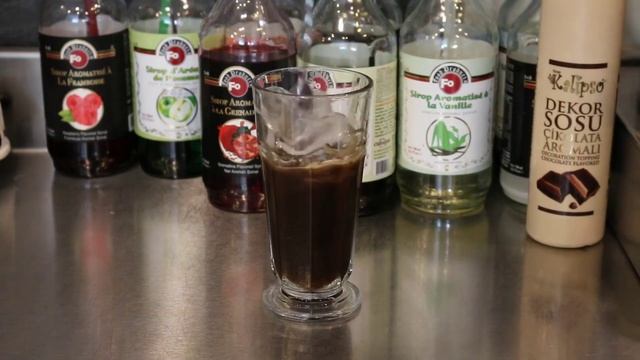Iced Mocha | Barista Skills Training | How to Make a Iced Mocha смотреть онлайн
