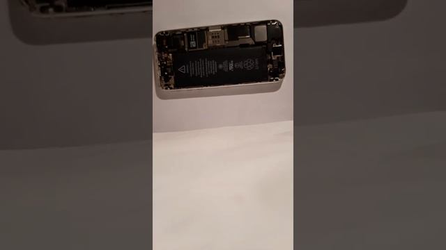 Снимаю дисплей с iPhone 5S смотреть онлайн