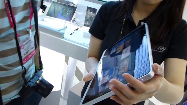 Acer Iconia W700 Tablet im Hand On [DE] смотреть онлайн
