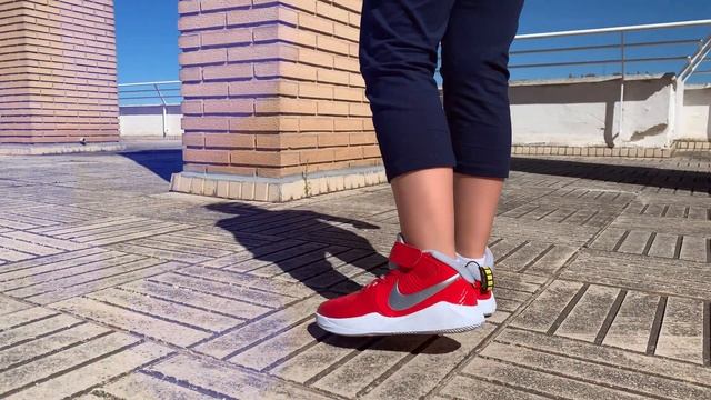 Nike Team Hustle D 9 Auto University RED On Feet, Junior Basketball shoe for Kids 4K смотреть онлайн
