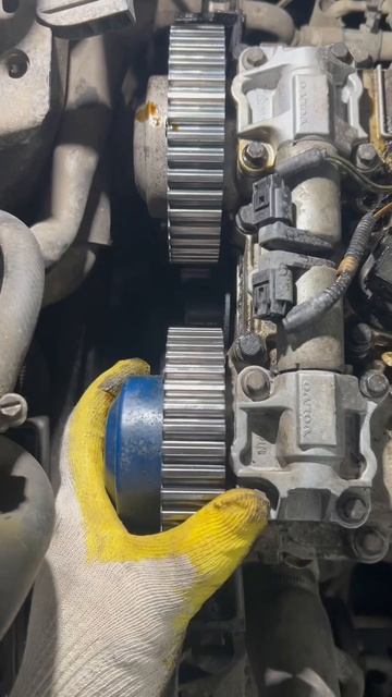 Замена ремня грм, муфты vvt и сальников на моторе Вольво 2,5т. смотреть онлайн