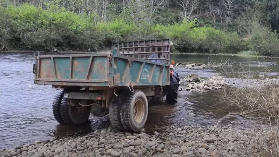 София 2. Едет на реку набирать камни. смотреть онлайн