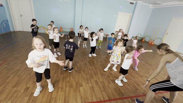 "Зумба" в группе младшего и среднего возраста