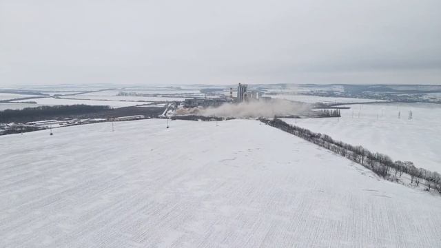 Bye-bye, Three Smokestacks! Industrial Demolition Ballet. Підрив труб цементного заводу смотреть онлайн