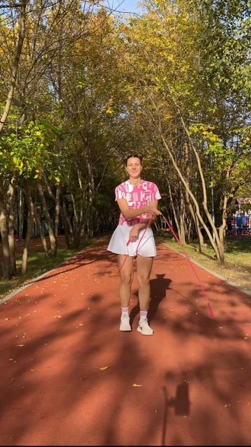 Тренировки, улыбки, весёлый смех, Скакалка — мой компас, мой успех. #скакалка #jumprope #skipping смотреть онлайн