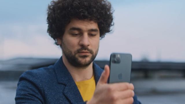 Mit Apple Pay zahlen Sie schnell, sicher und kontaktlos. Auch mit nur einer Hand. смотреть онлайн
