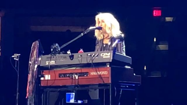 Fleetwood Mac 10/26/18 Quicken Loans Arena - 3rd row - Isn’t It Midnight смотреть онлайн