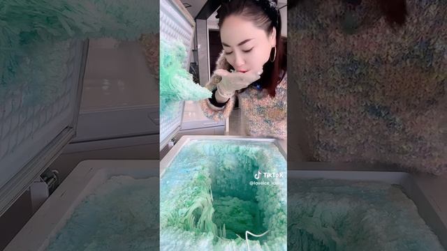 сосульки из наледи, мукбанг льда из морозилки смотреть онлайн