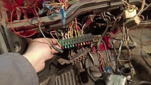 Замена колодок предохранителей на флажковые ВАЗ 2121 Нива.