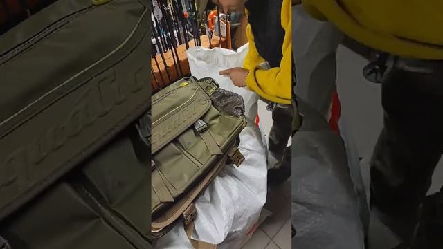 К нам залетел Шмель на привоз от #aquatic смотреть онлайн