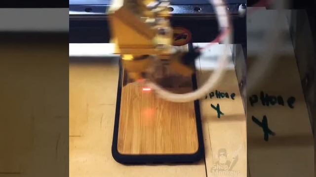 Чехол из бамбука на IPhone с индивидуальной гравировкой смотреть онлайн